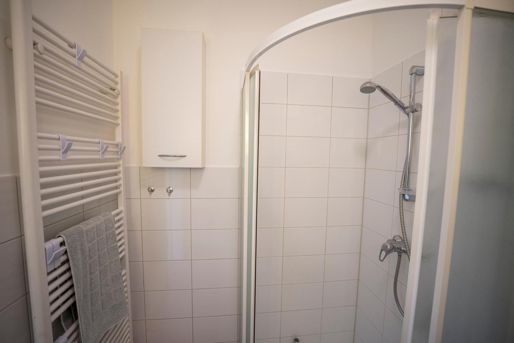 Haus Unterm Mammutbaum - Elberadweg Apartment Магдебург Екстериор снимка
