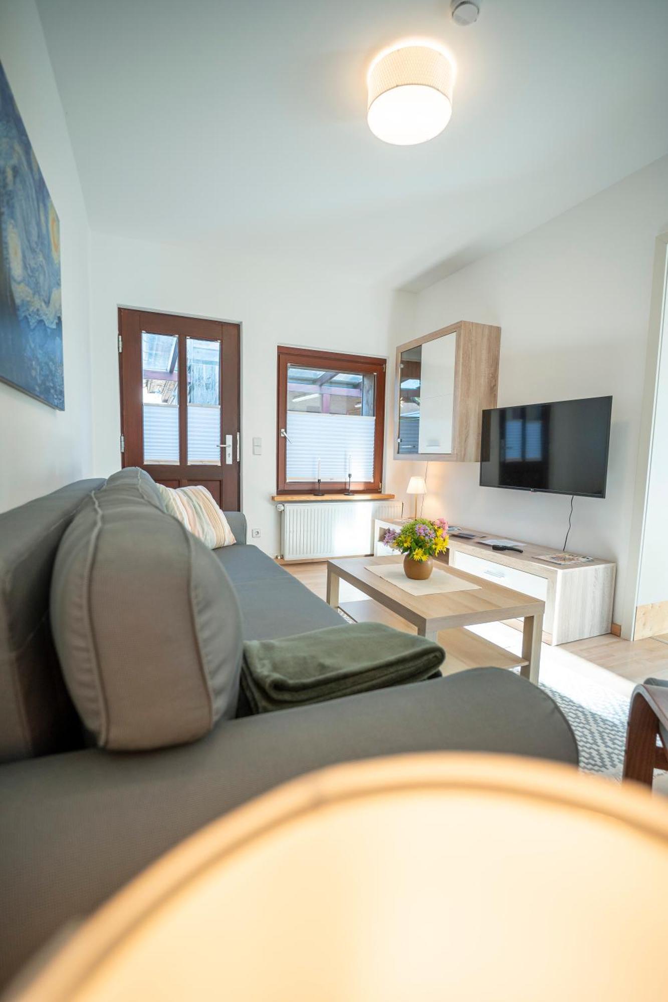 Haus Unterm Mammutbaum - Elberadweg Apartment Магдебург Екстериор снимка