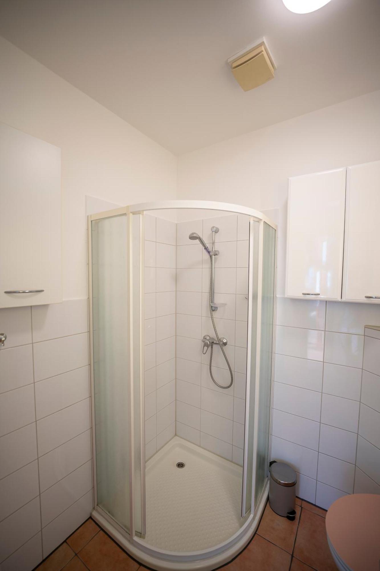 Haus Unterm Mammutbaum - Elberadweg Apartment Магдебург Екстериор снимка