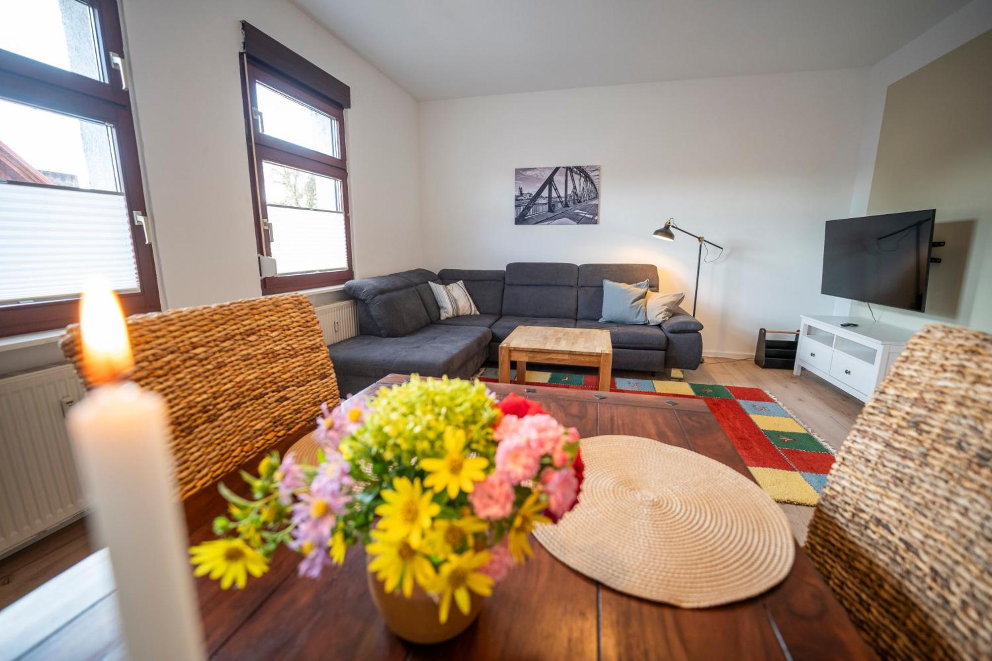 Haus Unterm Mammutbaum - Elberadweg Apartment Магдебург Екстериор снимка