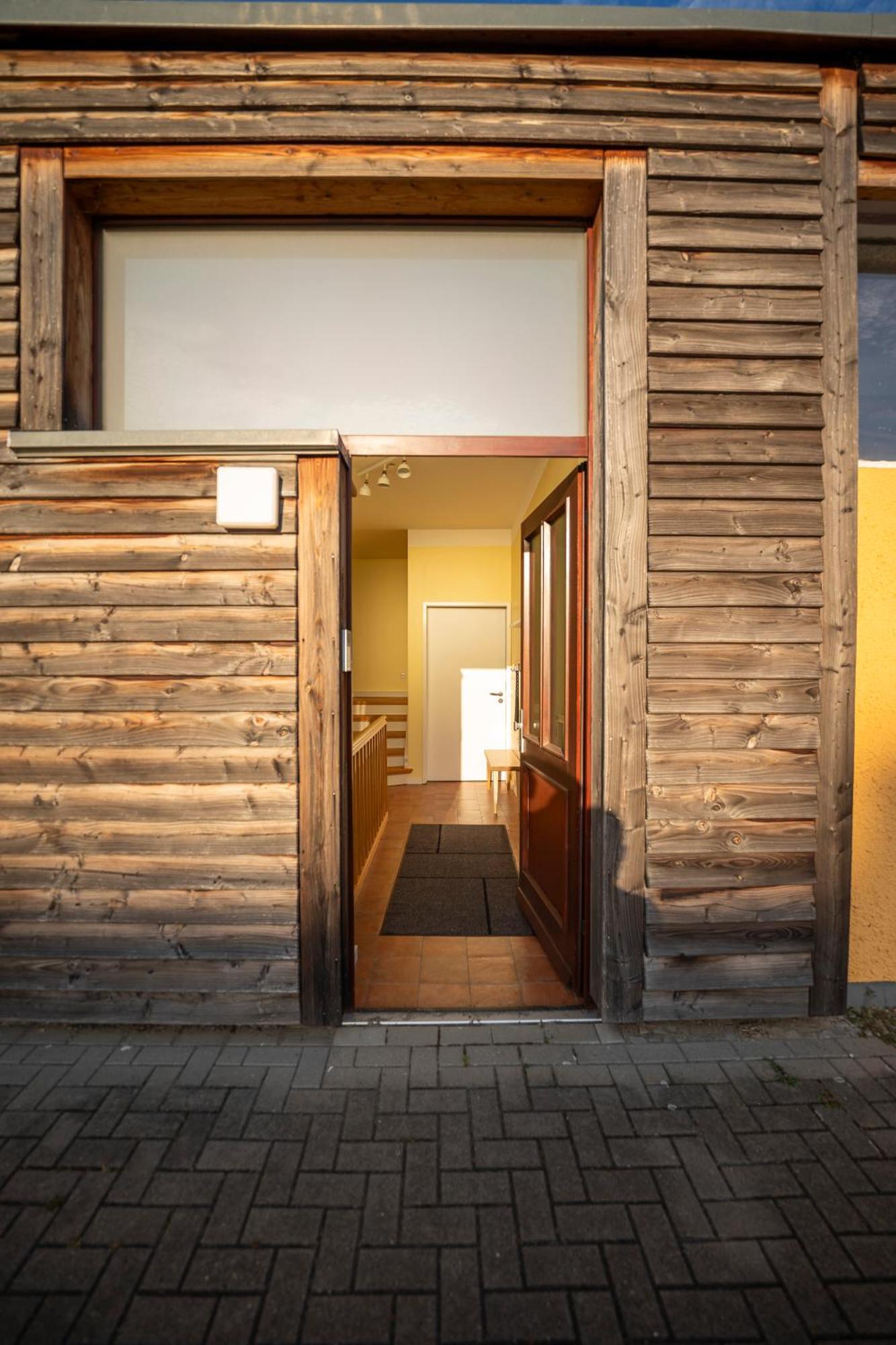Haus Unterm Mammutbaum - Elberadweg Apartment Магдебург Екстериор снимка